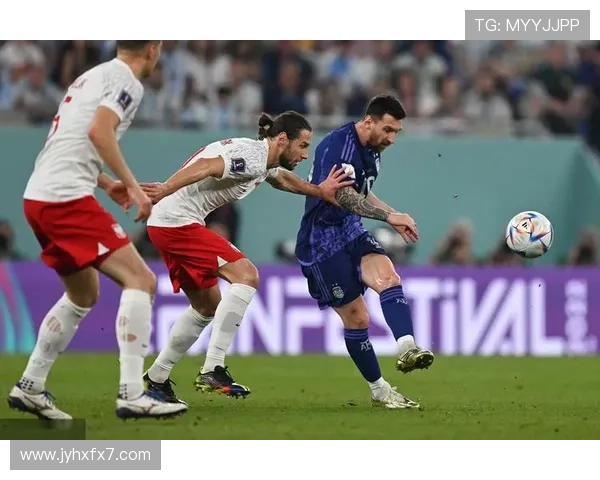 德保罗精准传中梅西头球攻门险些得手被门将神勇扑出 德保罗精准传中梅西头球攻门险些得手被门将神勇扑出